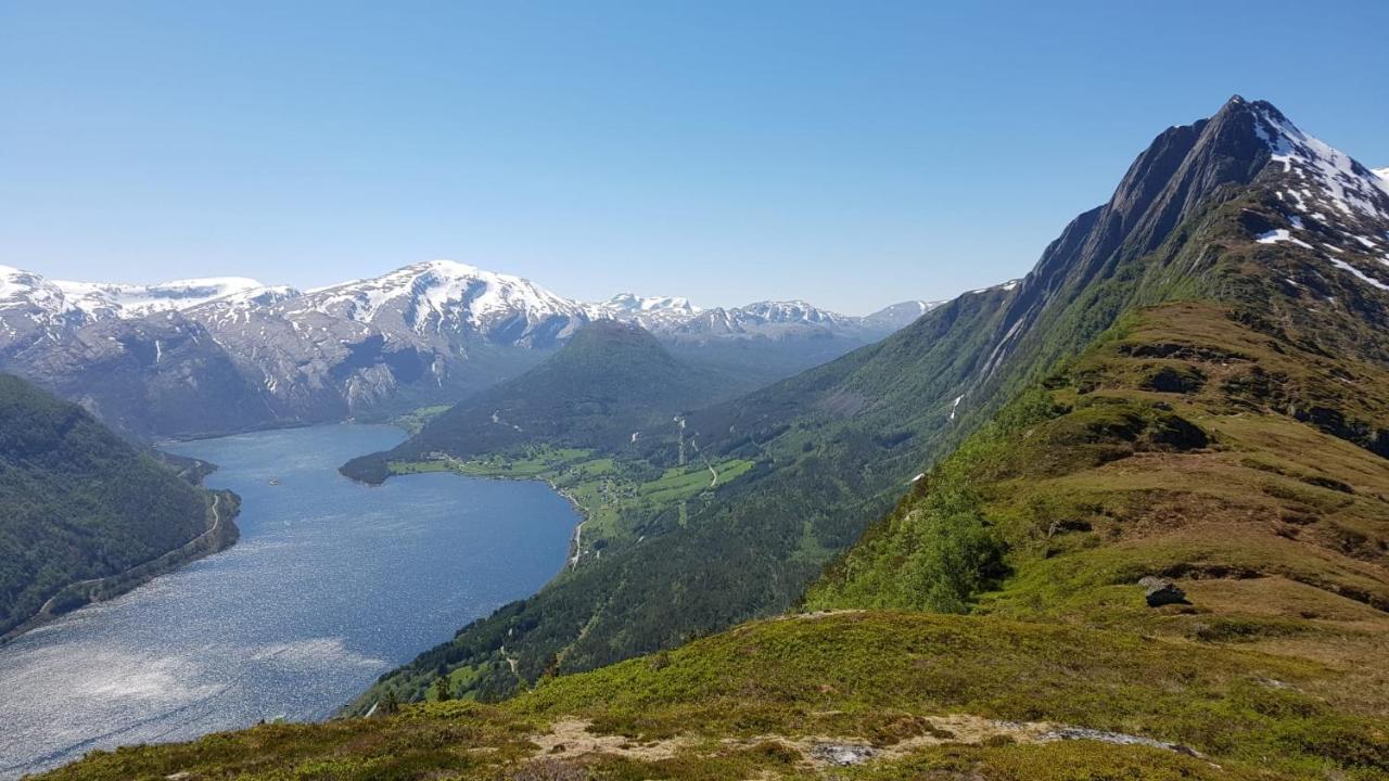 Between Fjord Og Glacier Alfoten Luaran gambar